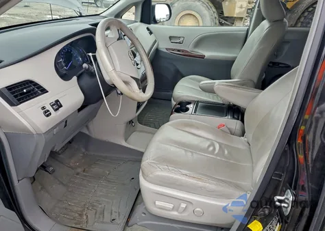 2012 Toyota Sienna Xle z USA, uszkodzony, nr VIN 5TDYK3DCXCS189745